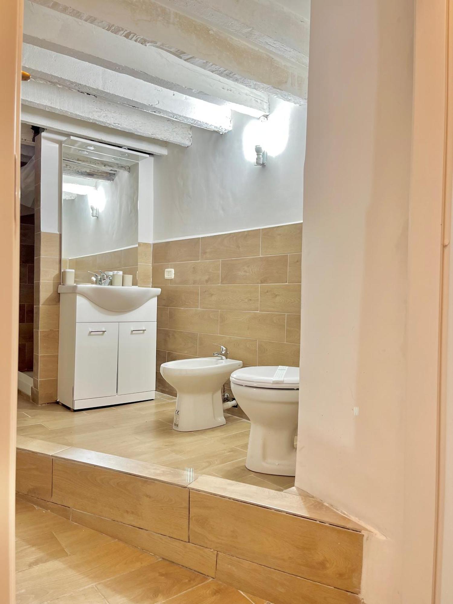 Centro Affittacamere- Bagno In Comune Affittacamere *