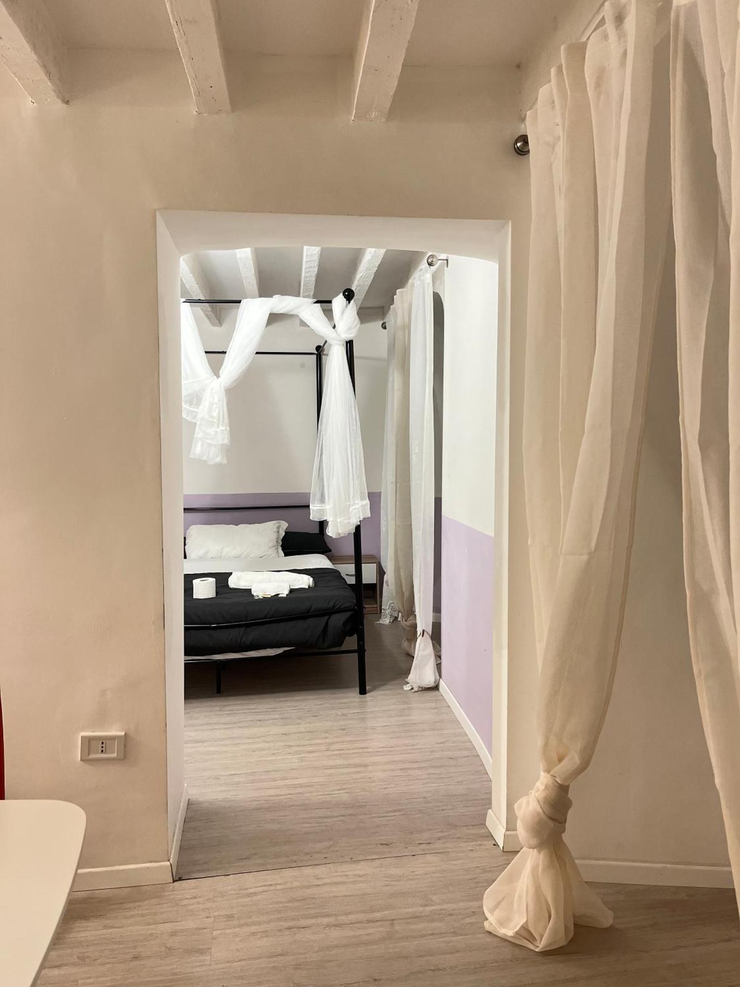 Centro Affittacamere- Bagno In Comune * Genova